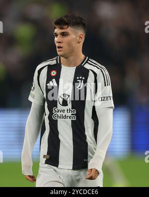 Turin, Italien. Oktober 2024. Vasilije Adzic von Juventus während des Spiels der UEFA Champions League im Juventus-Stadion in Turin. Der Bildnachweis sollte lauten: Jonathan Moscrop/Sportimage Credit: Sportimage Ltd/Alamy Live News Stockfoto