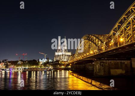 Kölner Rheinufer bei Nacht - 22.10.2024. Blick vom Deutzer Rheinufer auf die Skyline der Kölner Innenstadt. Hohenzollernbrücke, Kölner Dom, Museum Ludwig. Köln Deutz Nordrhein-Westfalen Deutschland *** Köln Rheinufer bei Nacht 22 10 2024 Blick vom Rheinufer in Deutz auf die Skyline der Kölner Innenstadt Hohenzollernbrücke, Kölner Dom, Museum Ludwig Köln Deutz Nordrhein-Westfalen Deutschland Copyright: XBonn.digitalx/xMarcxJohnx Stockfoto