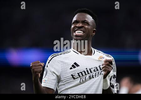 MADRID, SPANIEN - 22. Oktober: Vinicius jr von Real Madrid feiert ein Tor beim Spiel der UEFA Champions League 2024/25 zwischen Real Madrid und Borussia Dortmund im Santiago Bernabeu Stadion. Guille Martinez/AFLO/Alamy Live News Stockfoto