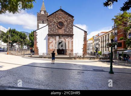 Blick auf die Kathedrale von Funchal (Sé do Funchal) in der Stadt Funchal. Insel Madeira, Portugal Stockfoto