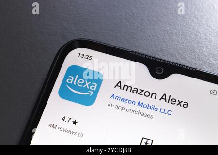 22. Oktober 2024, Brasilien. In dieser Abbildung wird das Amazon Alexa App-Logo auf einem Smartphone-Bildschirm angezeigt Stockfoto