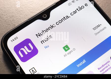 22. Oktober 2024, Brasilien. In dieser Fotoabbildung wird das Nubank App-Logo auf einem Smartphone-Bildschirm angezeigt Stockfoto