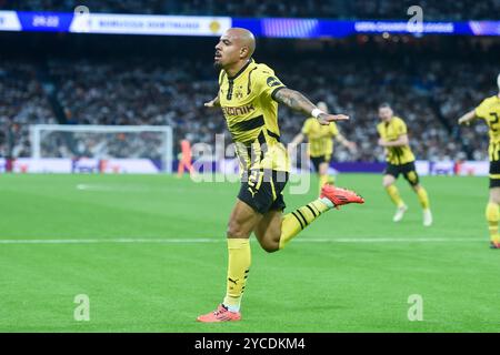 Madrid, Spanien. Oktober 2024. Donyell Malen von Borussia Dortmund feiert sein Tor beim dritten Spiel der UEFA Champions League zwischen Real Madrid und Borussia Dortmund im Santiago Bernabeu Stadion, Madrid, Spanien, 22. Oktober 2024. Gustavo Valiente/Xinhua/Alamy Live News Stockfoto