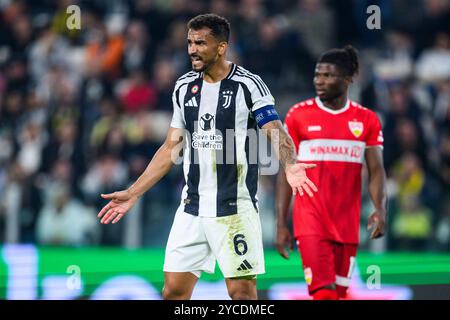 Turin, Italien. Oktober 2024. Fußball: Champions League, Juventus Turin - VfB Stuttgart, Vorrunde, Spieltag 3, Allianz Stadium. Turiner Danilo gestikuliert. Quelle: Tom Weller/dpa/Alamy Live News Stockfoto