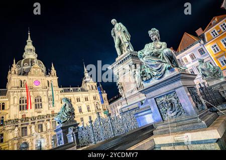 Graz bei Nacht Stockfoto