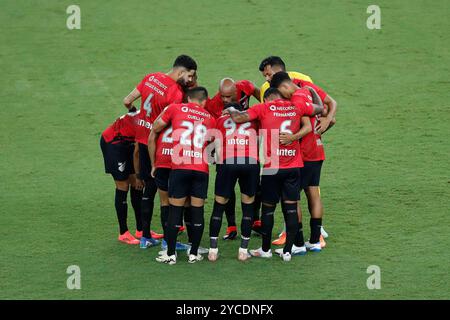 Rio de Janeiro, Brasilien. Oktober 2024. Spieler von Athletico Paranaense, vor dem Spiel zwischen Fluminense und Athletico Paranaense, für die brasilianische Serie A 2024, am 22. Oktober im Maracana Stadium in Rio de Janeiro. Foto: Nadine Freitas/DiaEsportivo/Alamy Live News Credit: DiaEsportivo/Alamy Live News Stockfoto