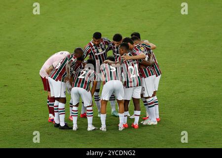 Rio de Janeiro, Brasilien. Oktober 2024. Spieler von Fluminense waren vor dem Spiel zwischen Fluminense und Athletico Paranaense für die brasilianische Serie A 2024 am 22. Oktober im Maracana Stadium in Rio de Janeiro. Foto: Nadine Freitas/DiaEsportivo/Alamy Live News Credit: DiaEsportivo/Alamy Live News Stockfoto