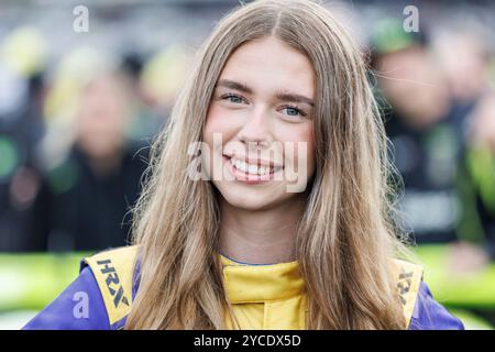 Hockenheim, Deutschland. Oktober 2024. Grid-Girl, 19.10.2024, Hockenheim (Deutschland), Motorsport, DTM, Finale Hockenheimring 2024 Credit: dpa/Alamy Live News Stockfoto