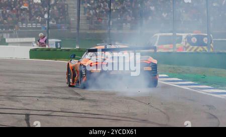 Hockenheim, Deutschland. Oktober 2024. Reifenschaden, 20.10.2024, Hockenheim (Deutschland), Motorsport, DTM, Finale Hockenheimring 2024 Credit: dpa/Alamy Live News Stockfoto