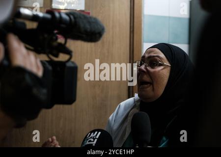 Beirut, Libanon. Oktober 2024. Das El Sahel Hospital öffnete seine Türen für Journalisten, nachdem Israel beschuldigt hatte, die Hisbollah habe 500 Millionen Dollar in Bargeld und Gold unter der Einrichtung versteckt. Das Krankenhauspersonal stritt die Anschuldigungen ab und führte Journalisten durch die Räumlichkeiten. Während des Besuchs behauptete der IDF in den sozialen Medien, dass den Journalisten die relevanten Bereiche nicht gezeigt würden. Beirut, Libanon, 22. Oktober 2024. Foto: Sandro Basili/ABACAPRESS. COM Credit: Abaca Press/Alamy Live News Stockfoto