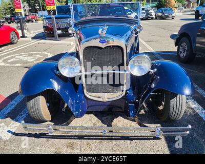 Seattle, WA, USA, 4. Juli 2024: 1930 Ford Model A v8 Roadster blau. Der Ford Model A v8 Roadster ist ein beliebtes Auto der Welt. Stockfoto