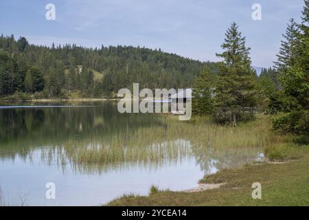 Huette am Ferchensee, Mittenwald, Werdenfelser Land, Alpen, Oberbayern, Bayern, Deutschland, Europa Stockfoto