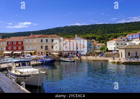 Veli Losinj Hafen, in der Nähe von Mali Losinj, Insel Losinj, Kvarner Golf Bay, Kroatien, Europa Stockfoto