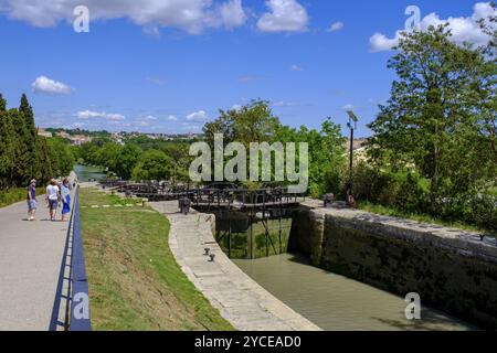 Fonseranes Schleusentreppe, Echelle d'Ecluses de Fonseranes, Neuf Ecluses, Canal du Midi, Beziers, Herault, Languedoc-Roussillon, Frankreich, Europa Stockfoto