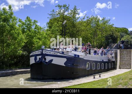 Fonseranes Schleusentreppe, Echelle d'Ecluses de Fonseranes, Neuf Ecluses, Canal du Midi, Beziers, Herault, Languedoc-Roussillon, Frankreich, Europa Stockfoto