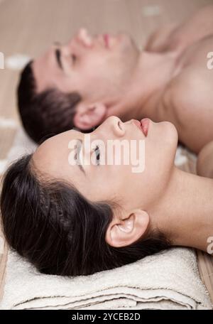 Ein ausgeruhtes Paar in einem Spa Stockfoto