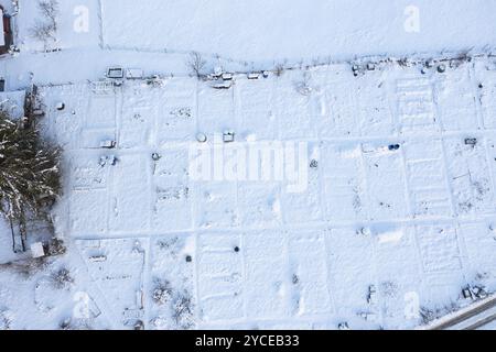 Kleingärten im Winter, bei Gelting, im Winter Drohnenschuss, Oberbayern, Bayern, Deutschland, Europa Stockfoto