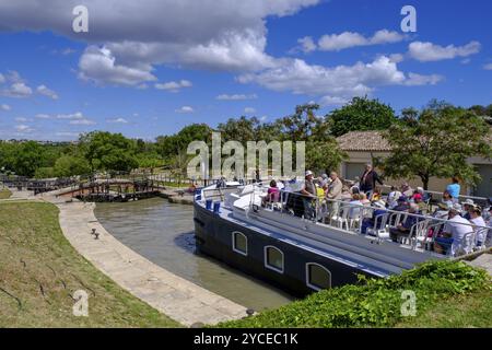 Fonseranes Schleusentreppe, Echelle d'Ecluses de Fonseranes, Neuf Ecluses, Canal du Midi, Beziers, Herault, Languedoc-Roussillon, Frankreich, Europa Stockfoto