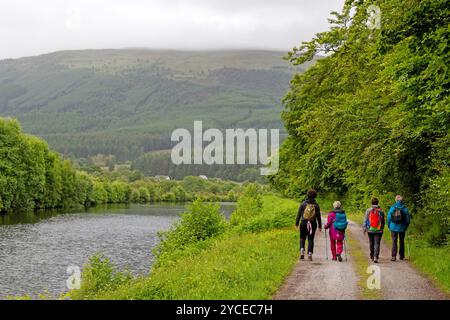 Wanderer auf dem Schleppweg des Great Glen Way in der Nähe von Fort William Stockfoto