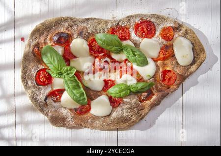 Margherita Pizza mit Vollkornmehl für Glucose Stockfoto