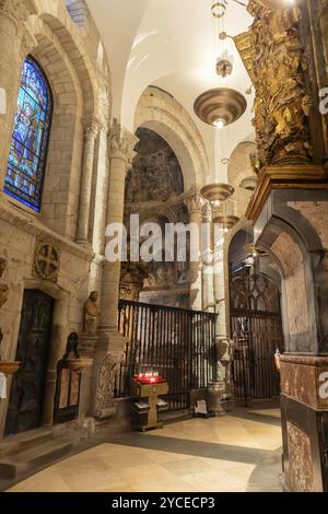 Santiago de Compostela, Spanien, 9. Februar 2023: Innere der Kathedrale von Santiago de Compostela, Galicien, Spanien Stockfoto