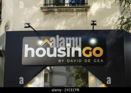 Madrid, Spanien, 10. Oktober 2021: Housingo Real Estate Agency des Fußballspielers David de Gea in Serrano Streeet in Salamanca, Europa Stockfoto