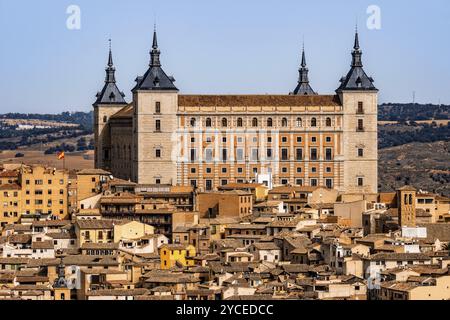 Blick auf Alcazar von Toledo. Es ist eine Festung aus der Renaissance aus Stein im höchsten Teil von Toledo. Während des spanischen Bürgerkriegs, Nationalis Stockfoto