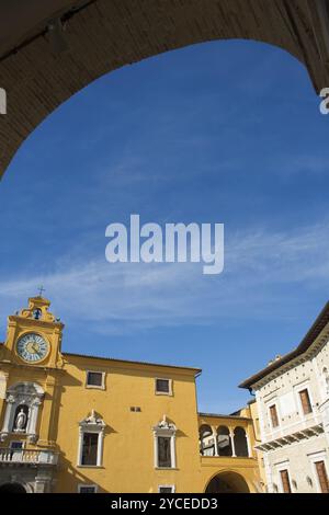 Antike Stadt Fermo auf dem Hauptplatz der Marken Italiens Stockfoto