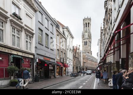 Brügge, Belgien, 29. Juli 2016: Stadtbild der Stadt Brügge. Das historische Stadtzentrum gehört zum UNESCO-Weltkulturerbe. Er ist bekannt für seine pict Stockfoto