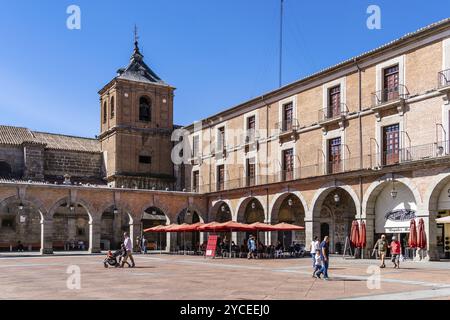 Avila, Spanien, 11. September 2022: Plaza of Mercado Chico in der Altstadt, Europa Stockfoto