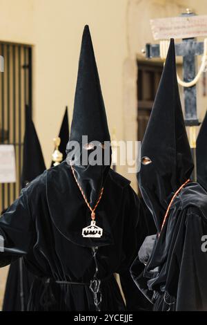 Zamora, Spanien, 7. April 2023: Innenansicht der Kuppel der romanischen Kathedrale von Zamora. Direkt unter der Ansicht, Europa Stockfoto