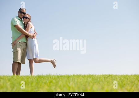 Ein junges Paar, das sich amüsiert Stockfoto