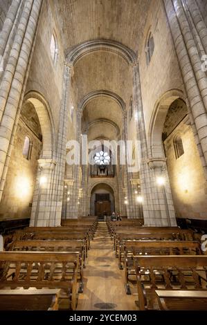 Porto, Portugal, 8. Februar 2023: Innere der Kathedrale von Porto SE do Porto, diese Kathedrale befindet sich im Zentrum von Porto und ist eine der Städte Stockfoto