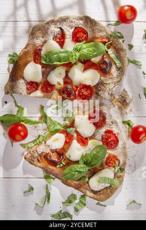 Margherita Pizza mit Vollkornmehl für Glucose Stockfoto