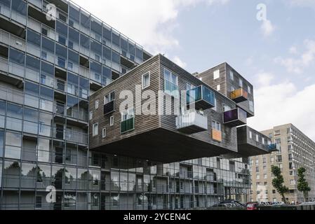 Amsterdam, Niederlande, 08. August 2016: WoZoCo ist ein Projekt von MVRDV Architects, das 100 Einzimmerwohnungen für Senioren in Amsterdam bereitstellen soll. Das b Stockfoto