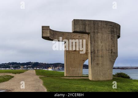 Gijon, Spanien, 28. März 2024: Elogio del Horizonte oder als Lob für die auf das Meer ausgerichtete Betonskulptur des baskischen Künstlers Eduardo Chillida. Das ist es Stockfoto