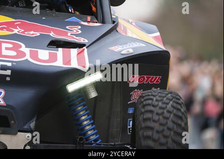 Burgos, Spanien, 16. März 2024: Fahrer Cristina Gutierrez während einer Straßenausstellung, nachdem sie 2024 Siegerin der Dakar Rallye in der T3-Kategorie wurde Stockfoto