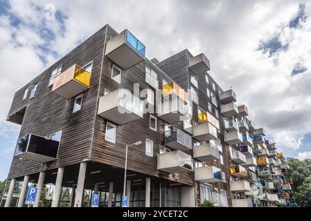 Amsterdam, Niederlande, 08. August 2016: WoZoCo ist ein Projekt von MVRDV Architects, das 100 Einzimmerwohnungen für Senioren in Amsterdam bereitstellen soll. Das b Stockfoto