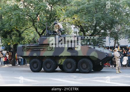 Madrid, Spanien, 12. Oktober 2021: MOWAG Piranha bewaffnete Kampffahrzeuge während der Parade der spanischen Nationalarmee in Madrid. Mehrere Truppen nehmen Teil i Stockfoto