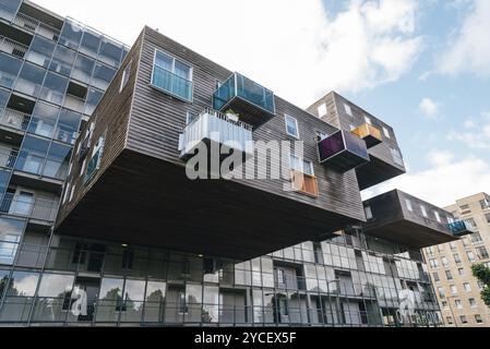 Amsterdam, Niederlande, 08. August 2016: WoZoCo ist ein Projekt von MVRDV Architects, das 100 Einzimmerwohnungen für Senioren in Amsterdam bereitstellen soll. Das b Stockfoto