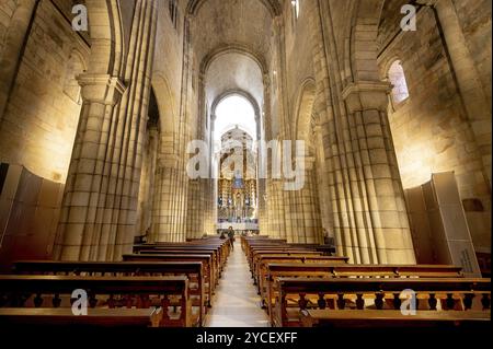 Porto, Portugal, 8. Februar 2023: Innere der Kathedrale von Porto SE do Porto, diese Kathedrale befindet sich im Zentrum von Porto und ist eine der Städte Stockfoto