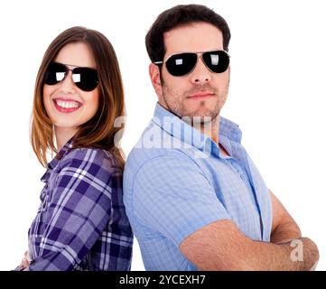 Nahaufnahme eines Paares, das eine Sonnenbrille trägt und hinten steht Stockfoto