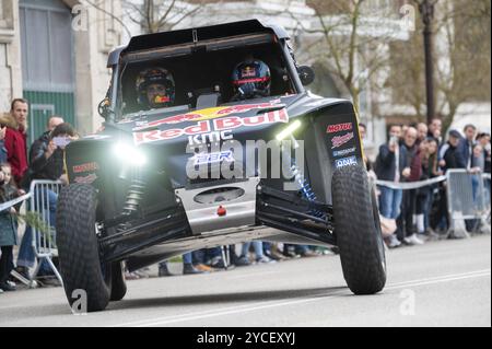 Burgos, Spanien, 16. März 2024: Fahrer Cristina Gutierrez während einer Straßenausstellung, nachdem sie 2024 Siegerin der Dakar Rallye in der T3-Kategorie wurde Stockfoto