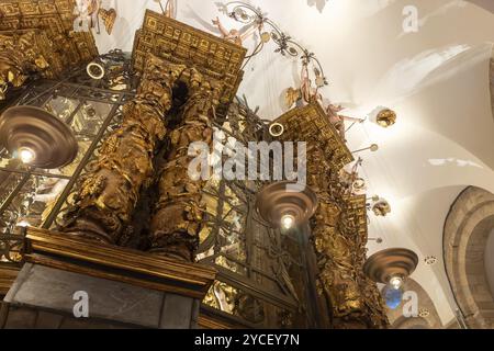 Santiago de Compostela, Spanien, 9. Februar 2023: Innere der Kathedrale von Santiago de Compostela, Galicien, Spanien Stockfoto