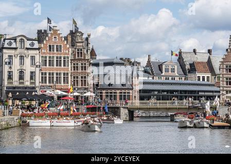 Gent, Belgien, 31. Juli 2016: Damm Graslei im historischen Zentrum von Gent mit malerischen Altbauten, Europa Stockfoto