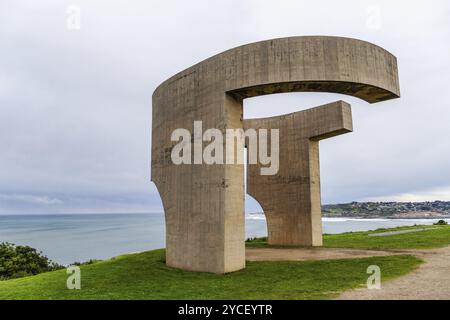 Gijon, Spanien, 28. März 2024: Elogio del Horizonte oder als Lob für die auf das Meer ausgerichtete Betonskulptur des baskischen Künstlers Eduardo Chillida. Das ist es Stockfoto