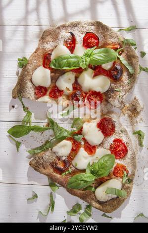 Margherita Pizza mit Vollkornmehl für Glucose Stockfoto