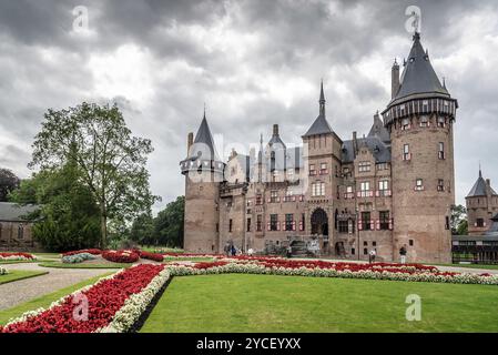 Haarzuilens, Niederlande, 4. August 2016: Schloss de Haar in der Nähe von Utrecht. Es ist das größte und luxuriöseste Schloss in den Niederlanden Stockfoto