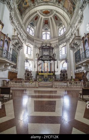 Salzburg, Österreich, 29. April 2015: Franziskanerkirche. Innenansicht. Salzburg ist bekannt für seine barocke Architektur und war der Geburtsort Mozars Stockfoto