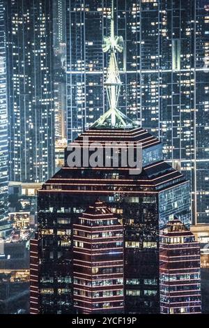 Fantastische Aussicht auf Hongkong, Wolkenkratzer vom Peak, Nachtlandschaft auf dem Central District und Kowloon von hongkong Stockfoto